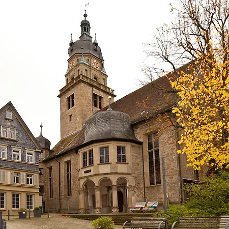 Neben Der Kirche *